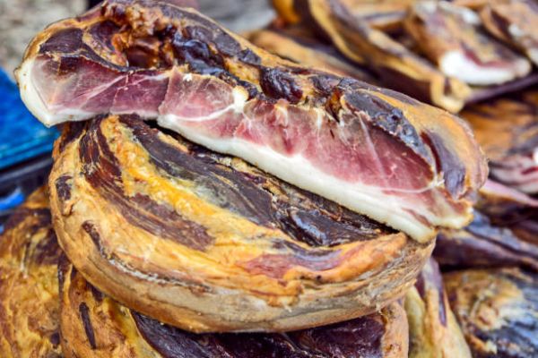 Закарпатський сирокопчений шовдарь